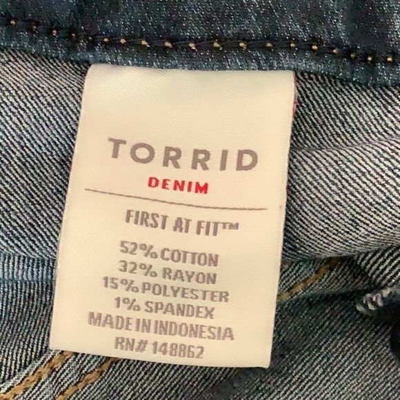 Torrid Denim Jegging in Blue - Picture 6 of 7